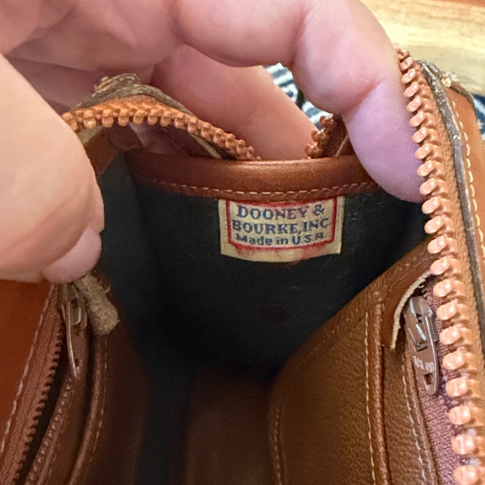 Vintage Dooney & Bourke Crossbody Bag Black & British Tan All Weather Leather - Picture 9 of 9